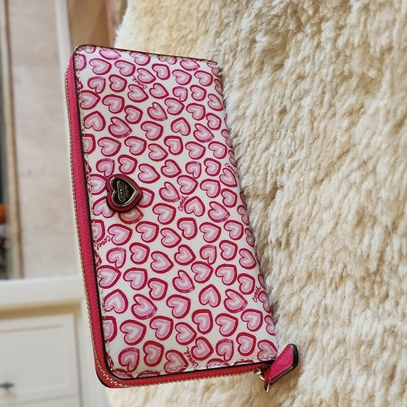 Adorable Like New Coach Heart 3/4 Zippered Long Wallet ❤️🩷🩶 - Picture 1 of 16
